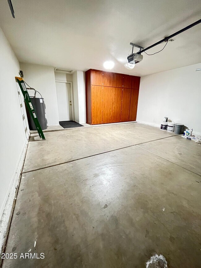 Building Photo - 5023 W Kristal Way