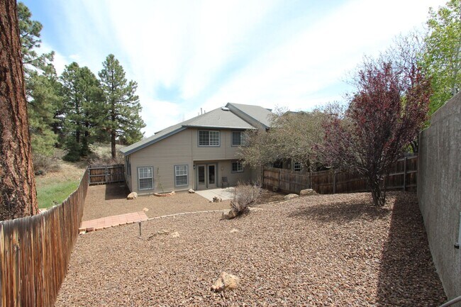 Building Photo - Remodeled End-Unit Townhome @ Village at Elk Run | 3 Bed, 2.5 Bath + 2-Car Garage