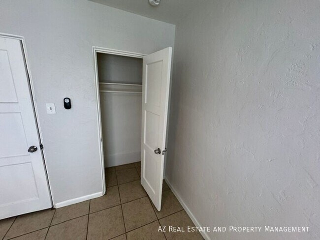 Building Photo - 1036 N 16th St