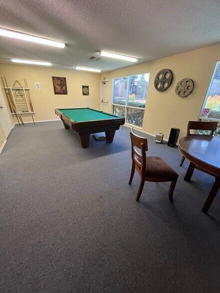 Building Photo - 224 Oakleaf Dr