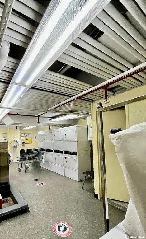 Building Photo - 170 W 23 St
