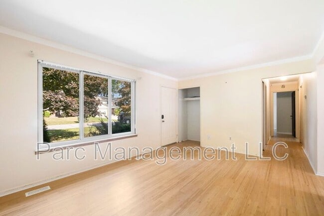 Building Photo - 2076 Harned St