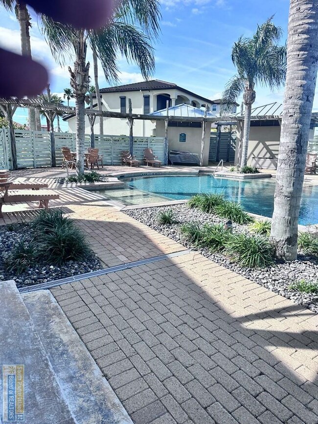 Building Photo - 154 Oleander Dr