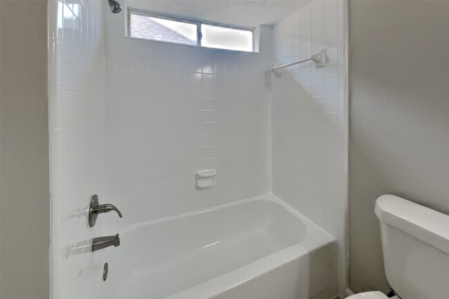 Building Photo - 14918 Laytham Ln