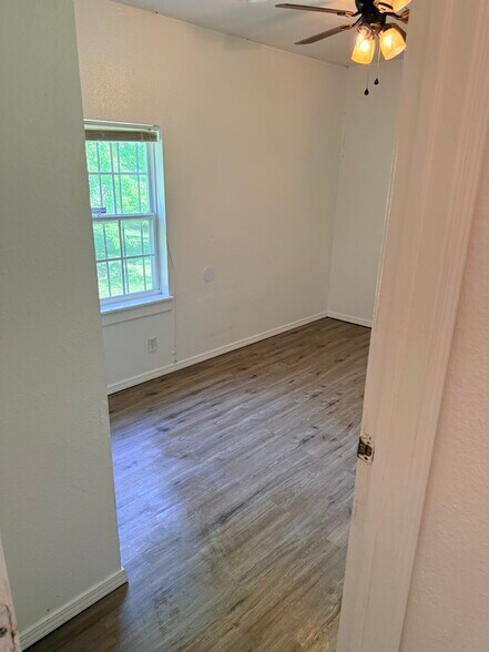 Building Photo - 2529 E 29th St N