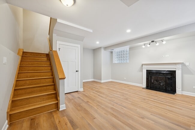 Building Photo - 2742 N Bosworth Ave