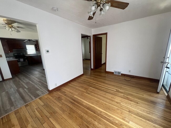 Building Photo - 725 Kingsley Dr