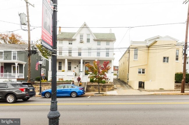 Building Photo - 431 Main St