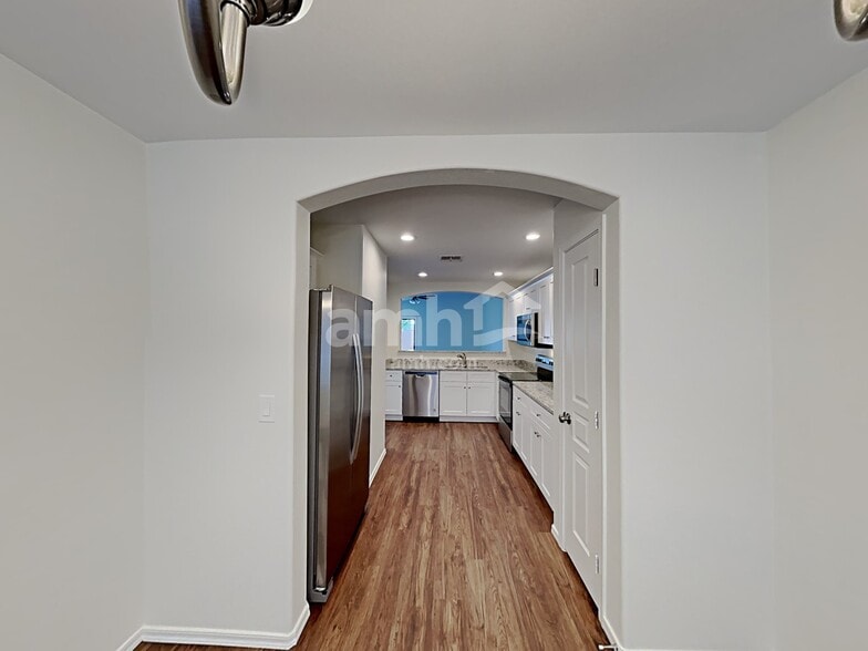 Building Photo - 2717 E Dust Devil Dr