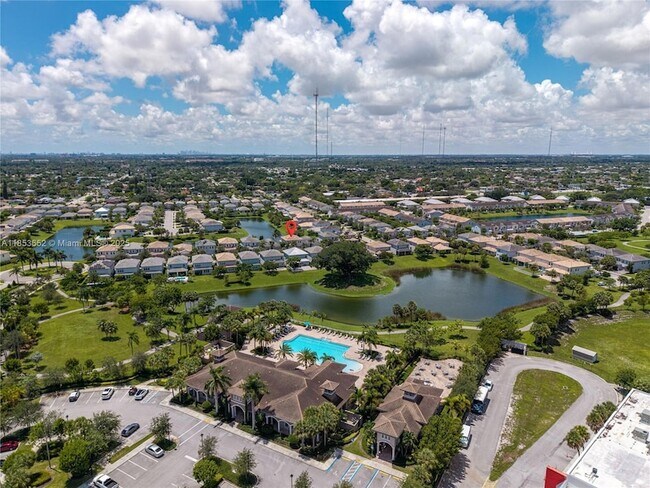 Building Photo - 4658 Greenway Dr