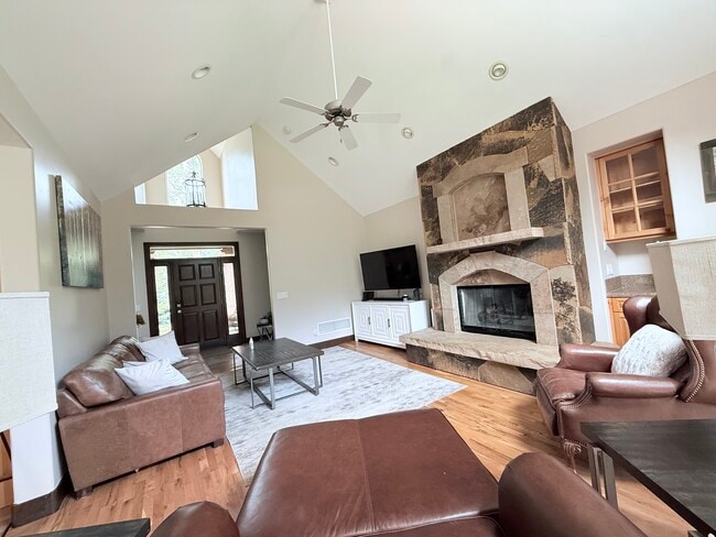 Building Photo - 271 Black Bear Dr