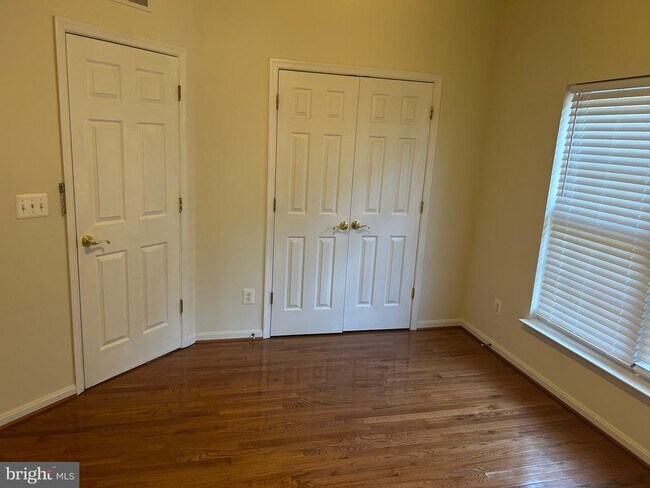 Building Photo - 5658 Lierman Cir