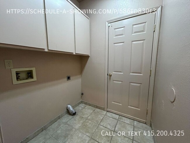 Building Photo - 637 Laurelwood Cir