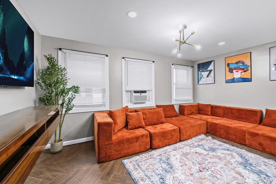 Primary Photo - 529 Ave E
