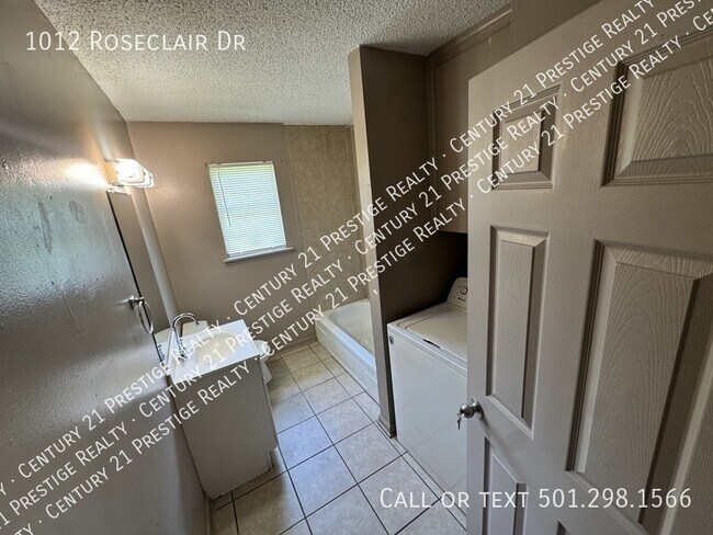 Building Photo - 1012 Roseclair Dr