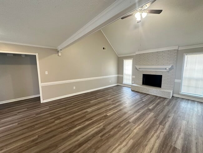 Building Photo - 4627 Chelwood Dr