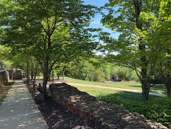 Building Photo - 1615 Elmwood Ct