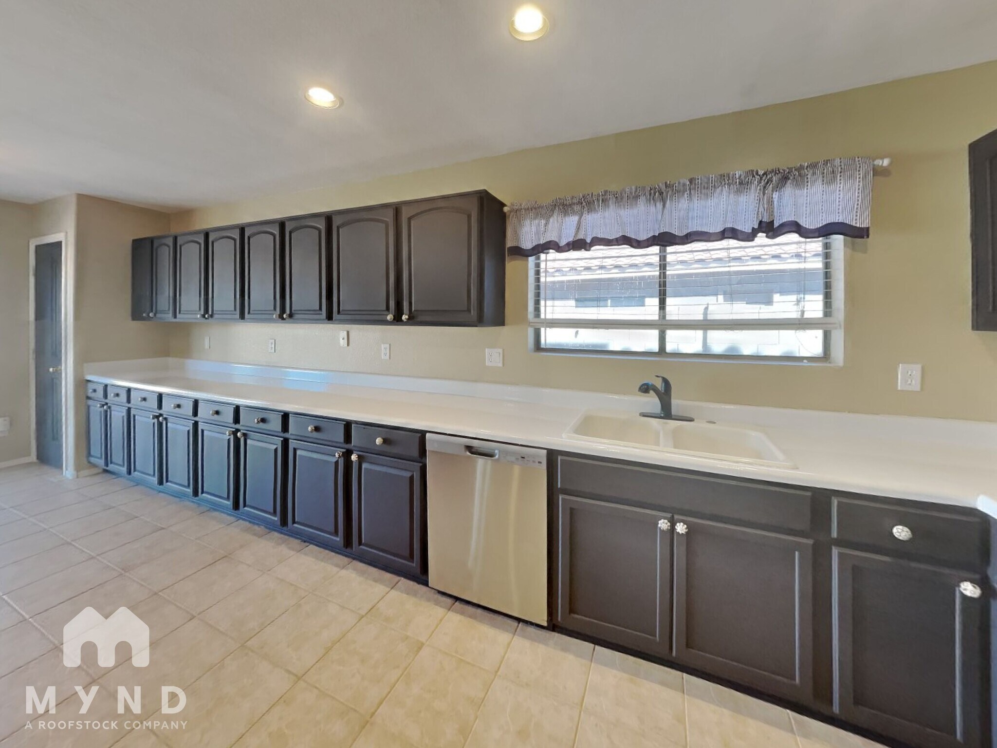 Building Photo - 672 W Barrus St