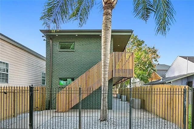 Building Photo - 2115 Danneel St