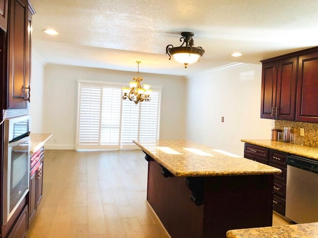 Building Photo - 205 Via Montego
