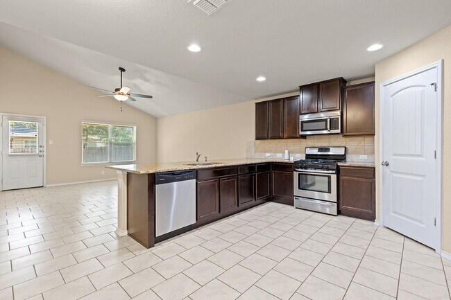 Building Photo - "Spacious 4-Bedroom Retreat in Schertz with 2.5 Baths!"