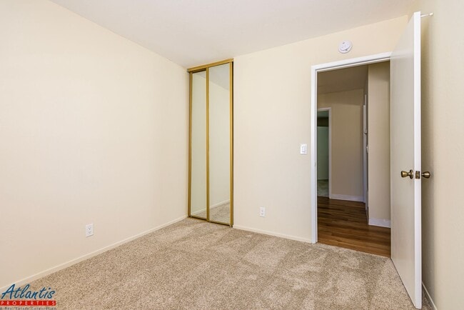 Building Photo - Lovely Townhouse | Remodeled | Private Patio