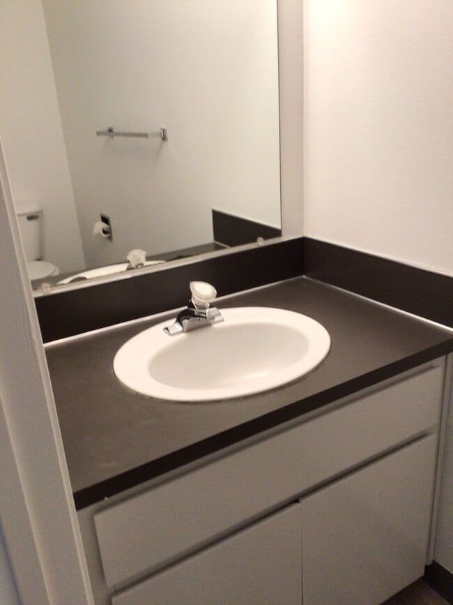 Building Photo - Washougal 2 Bedroom Townhome