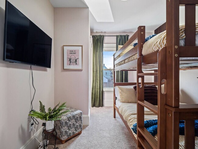 Building Photo - 6110 Ellen Ave