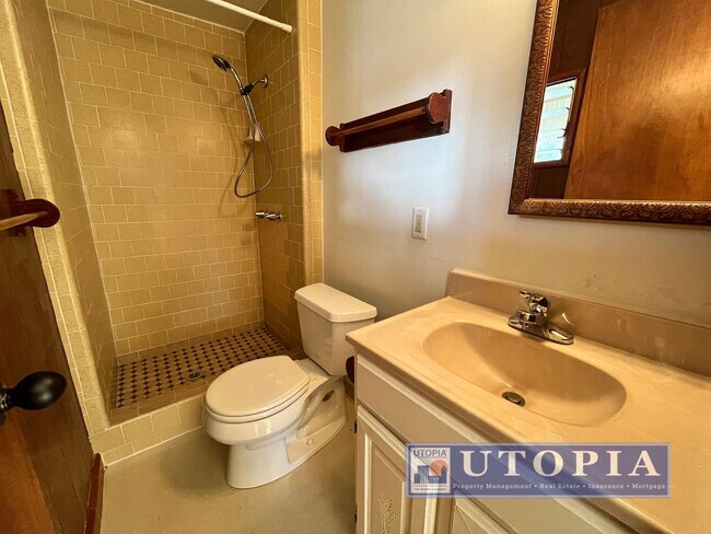 Building Photo - Charming and Sunny One Bedroom Apartment i...