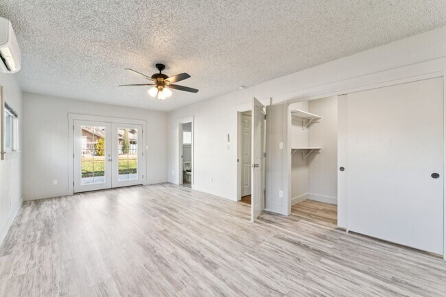 Building Photo - Home for rent with large backyard! 2306 Plum St