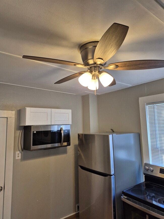 Building Photo - 410 A St