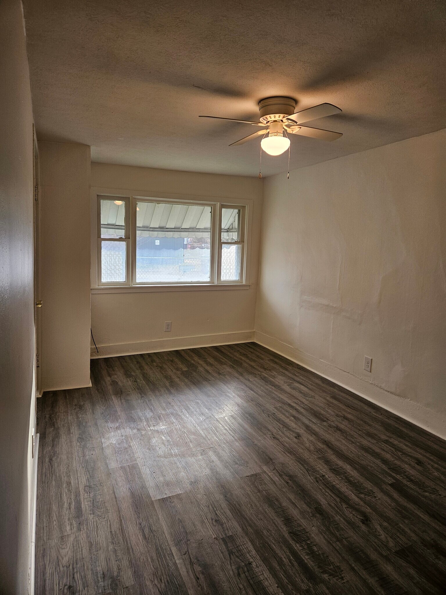 Living Room - 317 N Norton St