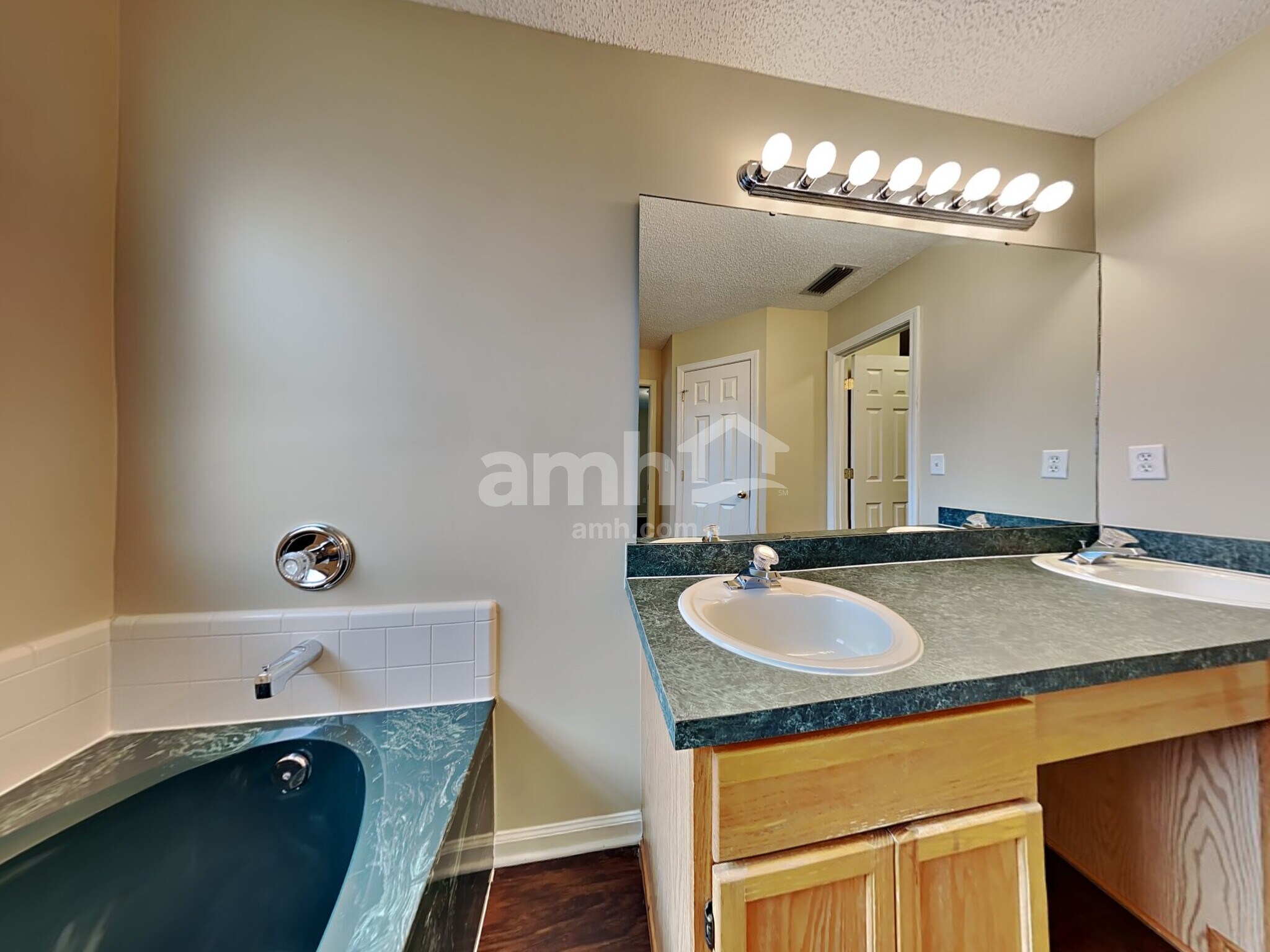 Building Photo - 530 Fallen Timbers Dr