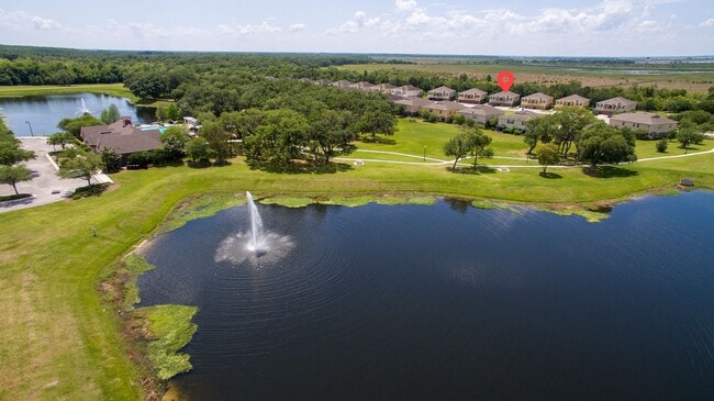 Building Photo - Elegant 2 bedrooms/2 bath condo located in St. Cloud with 1-Car garage