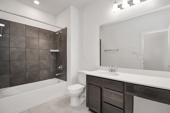 Building Photo - 2030 Domeniko Dr