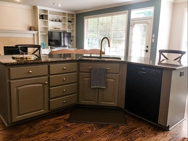 Building Photo - Mill Creek Executive Home Overlooking Golf Course at 17th Tee