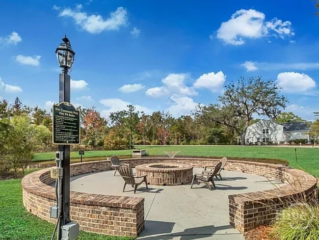 Building Photo - 134 Ainsdale Dr