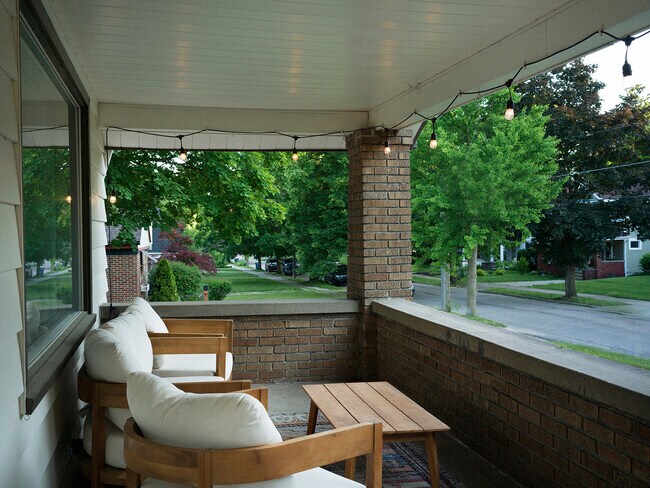 Front Porch - 350 Glenhaven Ave NW