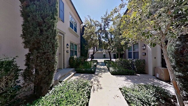 Building Photo - Beautiful Two-Level 2Bd 2Ba Condo in Irvine