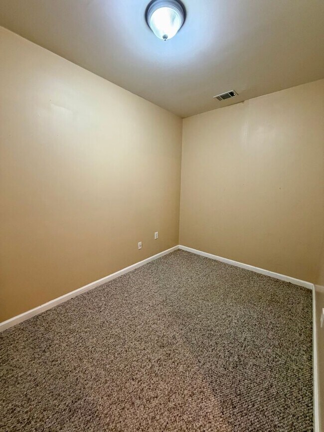 Building Photo - Stunning 5BR Retreat in Gated Village at Telfair