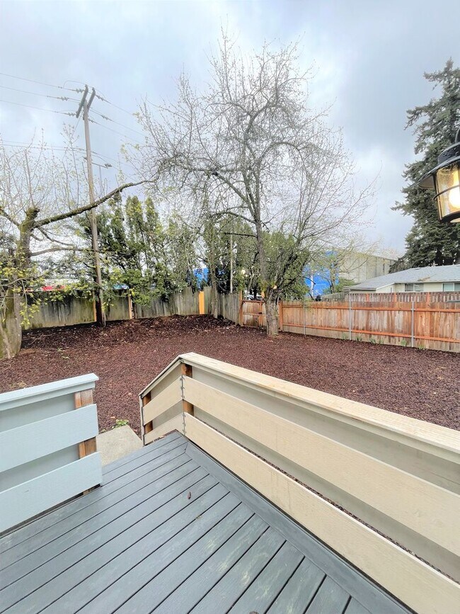 Building Photo - 620 SE 146th Ave