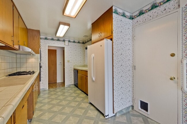 Building Photo - 160 Kit Carson Ct