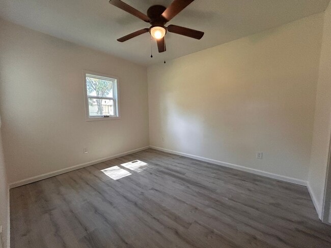 Building Photo - Renovated 3 Bed 1 Bath Home