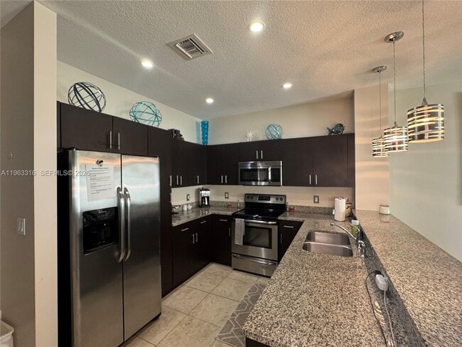 Building Photo - 2333 SE 5th St