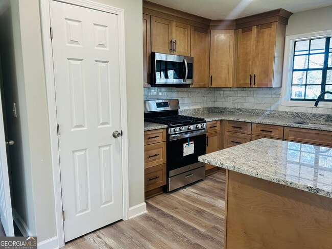 Building Photo - 6165 Radford Dr