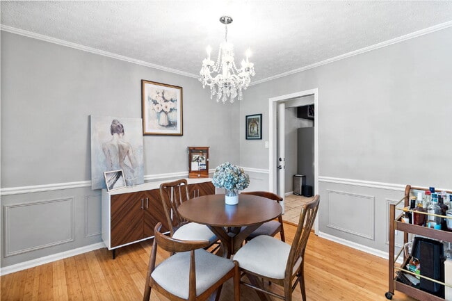 Building Photo - Spacious 4-Bedroom Haven with 3 Full Baths...