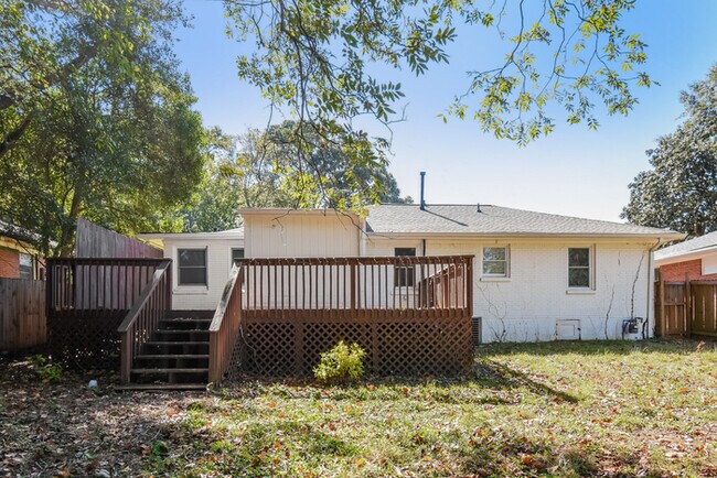 Building Photo - Fantastic 4bd/2ba home! Let yourself in!