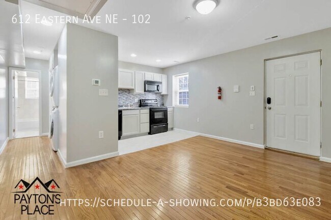 Building Photo - Renovated apartment with Wifi included. FI...