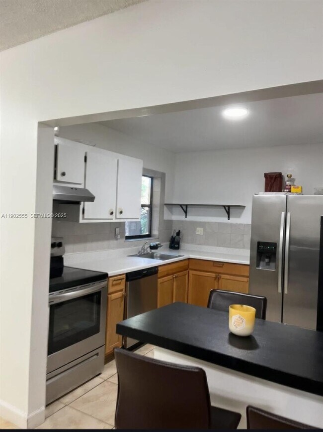 Building Photo - 830 NE 199th St