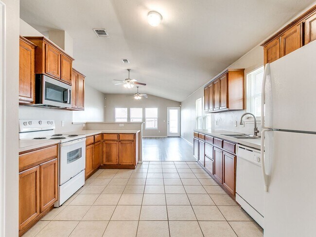 Building Photo - Beautiful Home in Edmond Community